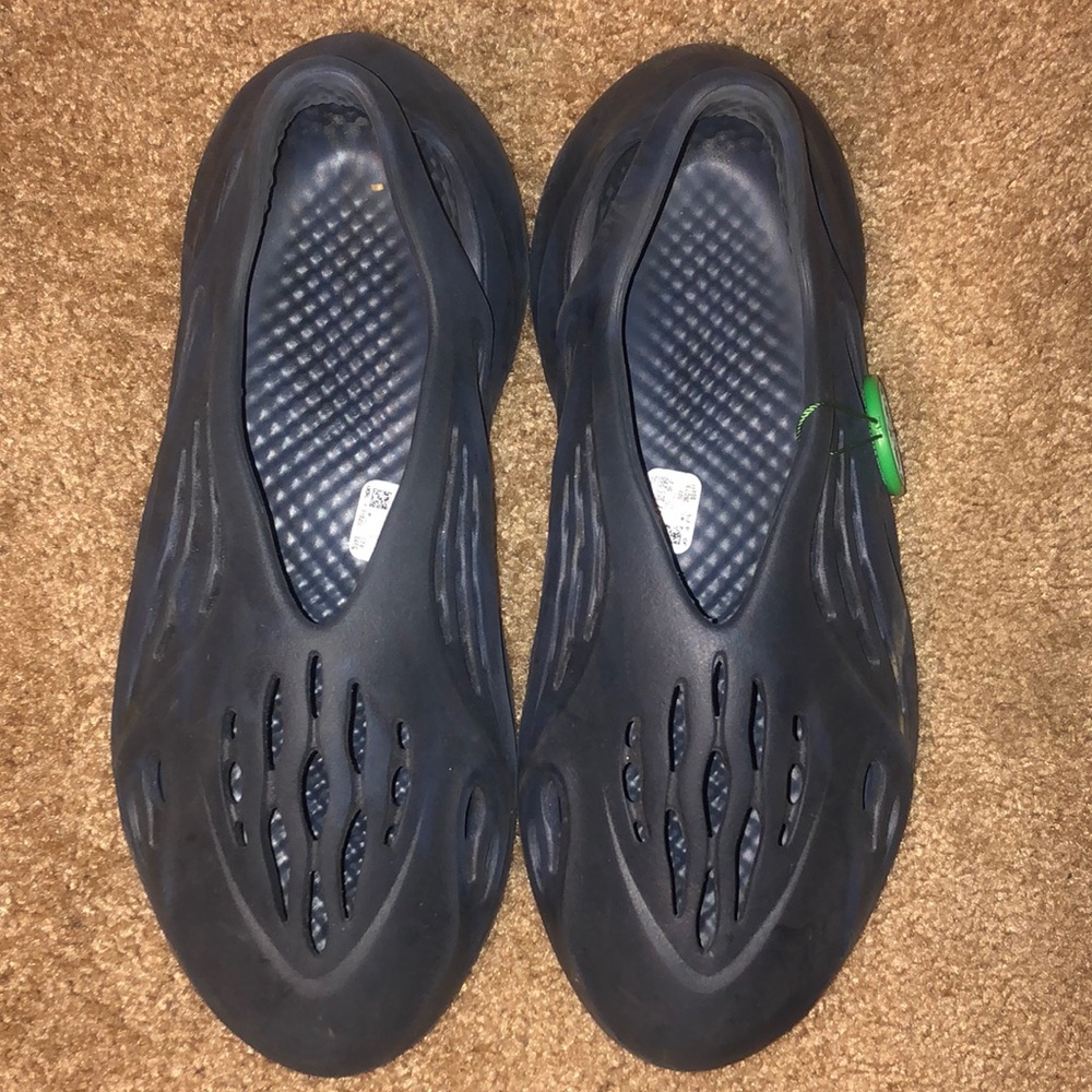 Yeezy Foam RNNR “Mineral Blue”